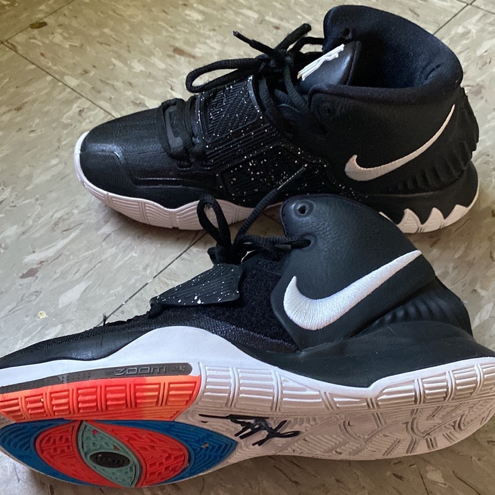 Nike Kyrie 6 GS ‘jet black’